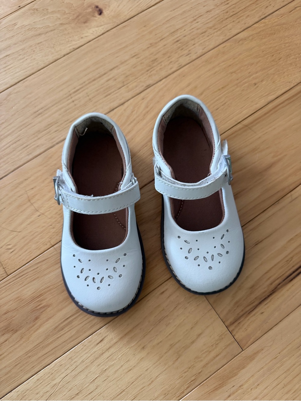Stride Rite nearly new White Girls' Mary Jane Shoes with Cutout Detail